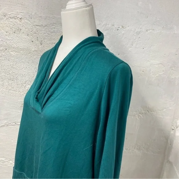 Soft Surroundings long sleeve butter soft material front kangaroo pocket Medium - Picture 4 of 9